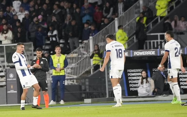 El golazo de Botta y el 2 a 0 de Talleres ante Barcelona de Guayaquil en el Kempes