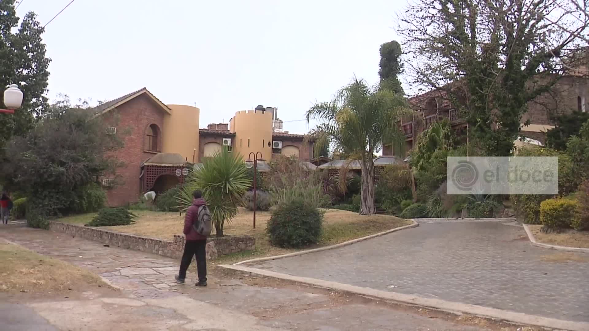 Durmieron en un hotel y huyeron sin pagar