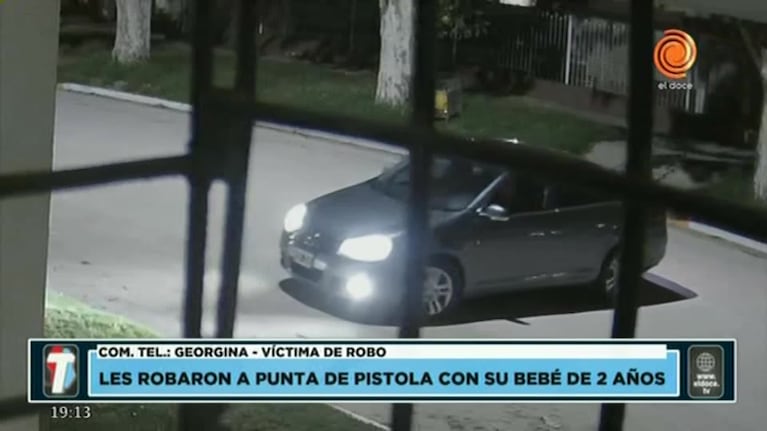 Asaltaron a una familia y le apuntaron a una niña con un arma