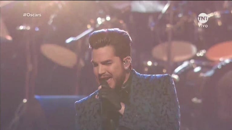 Queen y Adam Lambert, en la apertura de los Oscars