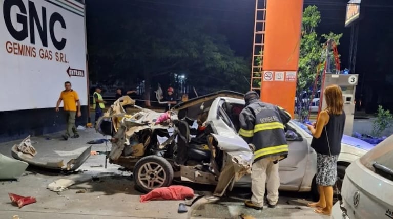 Video: fue a cargar gas y le explotó el auto lleno de cocaína 