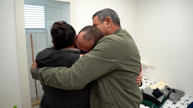 El emotivo reencuentro de Yarden Bibas con su familia en Israel