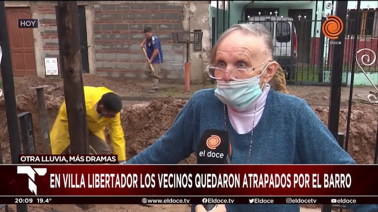 Diluvio: los vecinos de Villa El Libertador quedaron atrapados por el barro