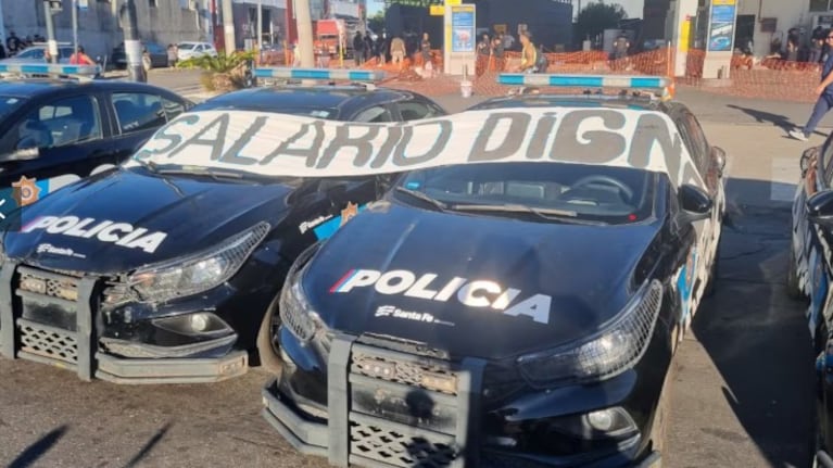 Acuartelamiento policial en Rosario: horas críticas, tensión y reunión clave