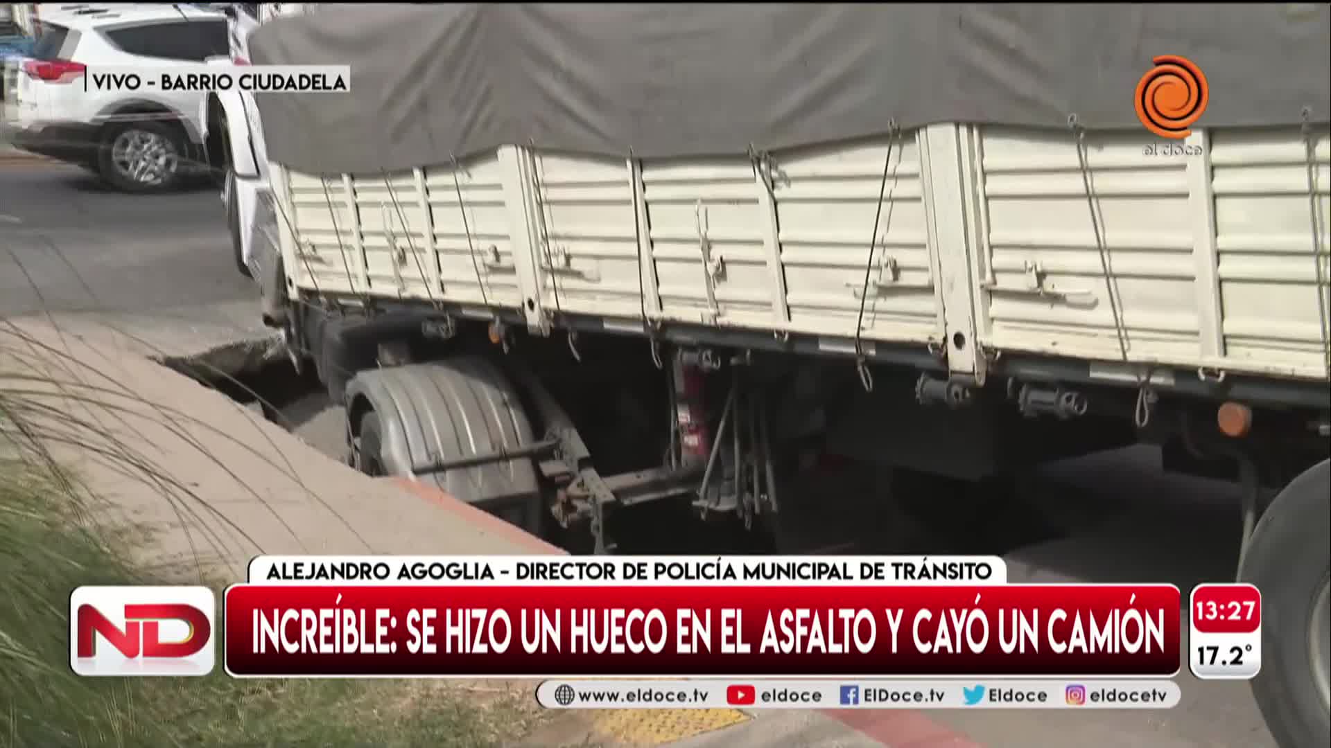 Corte de tránsito por el camión hundido en una calle de Córdoba