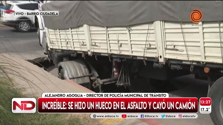 Corte de tránsito por el camión hundido en una calle de Córdoba