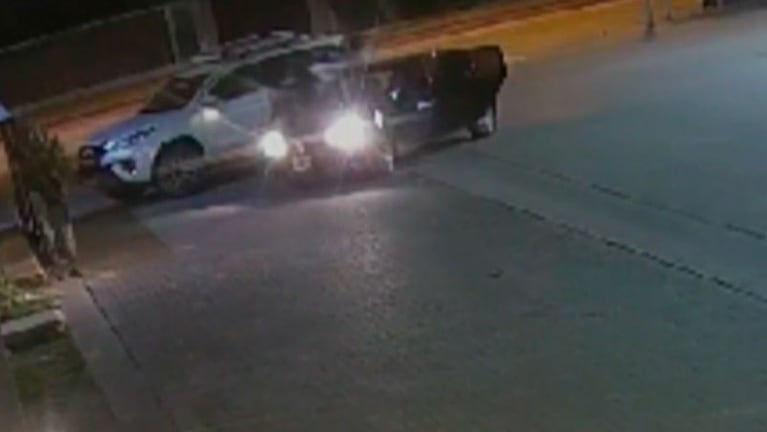 Exclusivo: nuevo video del violento robo de la camioneta que terminó en balacera