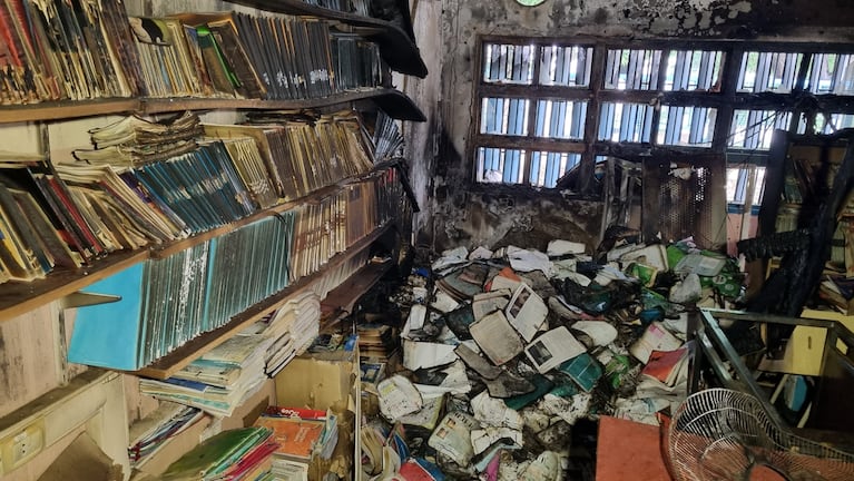 Se incendió una escuela en Córdoba y perdieron todos los libros con los que dan clase