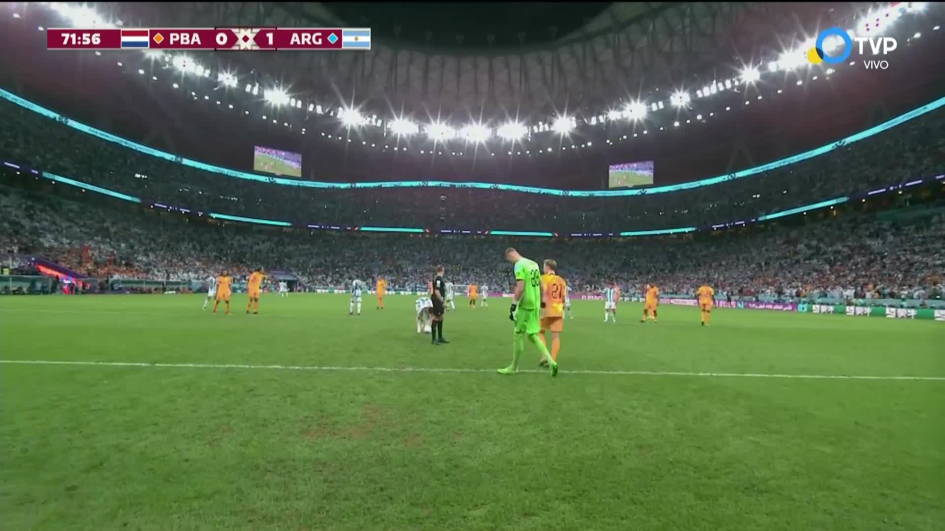 De penal, Messi marcó el 2 a 0 para Argentina 