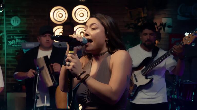 Valentina Márquez se lució en dos canciones románticas