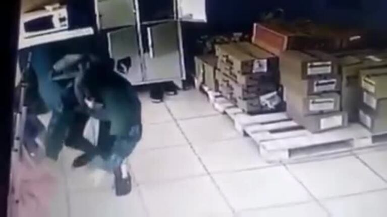 Así fue el robo a la heladería Grido en San Francisco