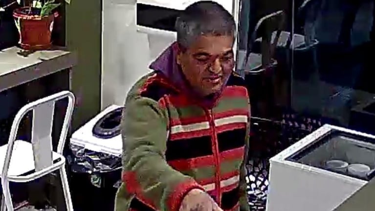 El robo en menos de un minuto en una heladería de la Colón