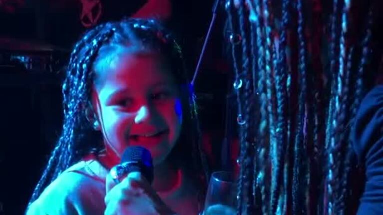 Se hizo las trenzas de Vane Velázquez de Banda Mix