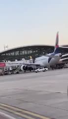 Feroz tiroteo en el aeropuerto de Santiago