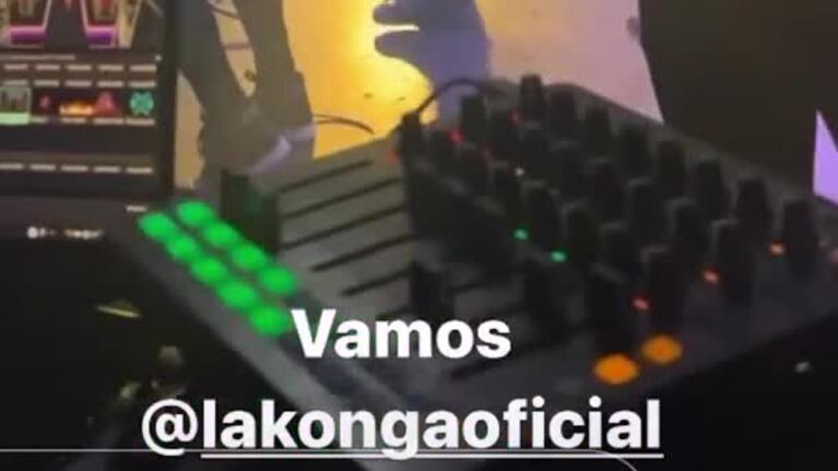 Karina visitó a La Konga en su gira por España