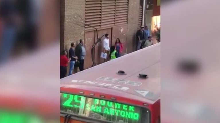 Inspectores contra automovilistas en pleno centro