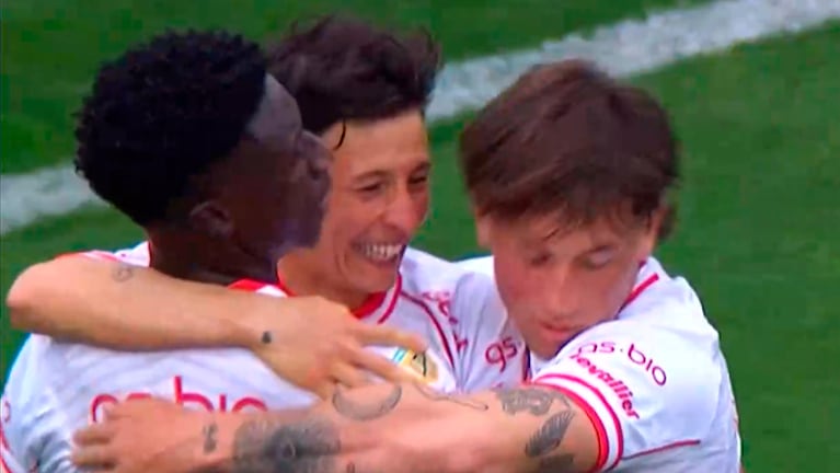De penal, el gol de Lodico para el 2 a 0 de Instituto ante Argentinos Juniors