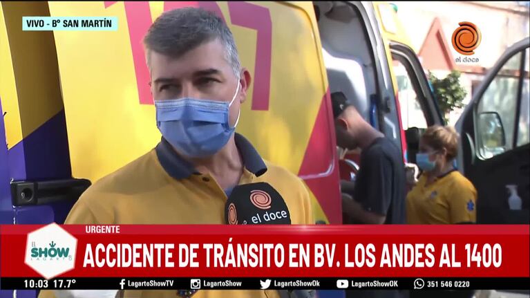 Chocó, volcó y quedó con las cuatro ruedas hacia arriba