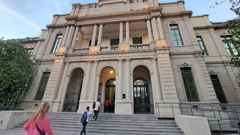 Fuerte brote de dengue en la escuela Carbó: entre 250 y 300 alumnos contagiados