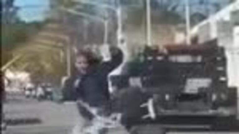 Una pelea desenmascaró a un mendigo que fingía discapacidad