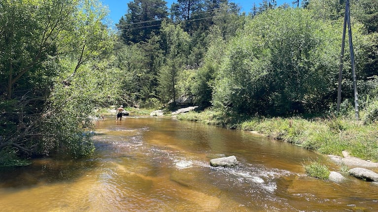 Vecinos de La Cumbrecita denuncian que se tiran líquidos cloacales en el río del Medio