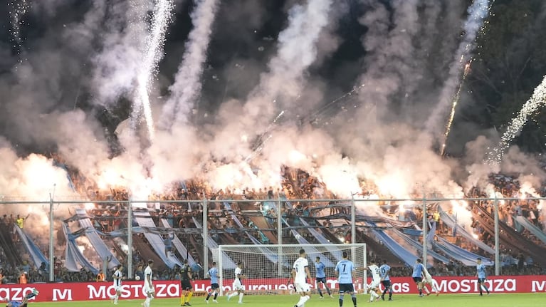 La pirotecnia que tiró la hinchada de Belgrano en el clásico ante Talleres