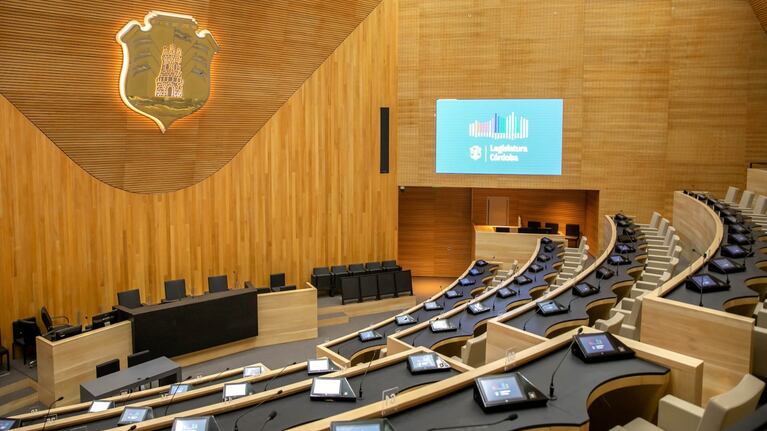 Budines, bicicletas y banderas: los polémicos gastos de la Legislatura de Córdoba
