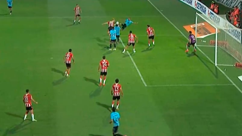 El tremendo golazo de Reyna para el 2-2 de Belgrano contra Estudiantes