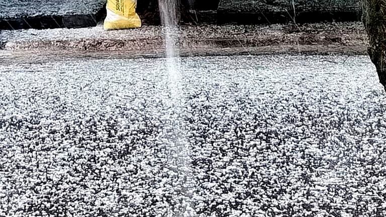 Abundante caída de granizo en Sampacho: el video