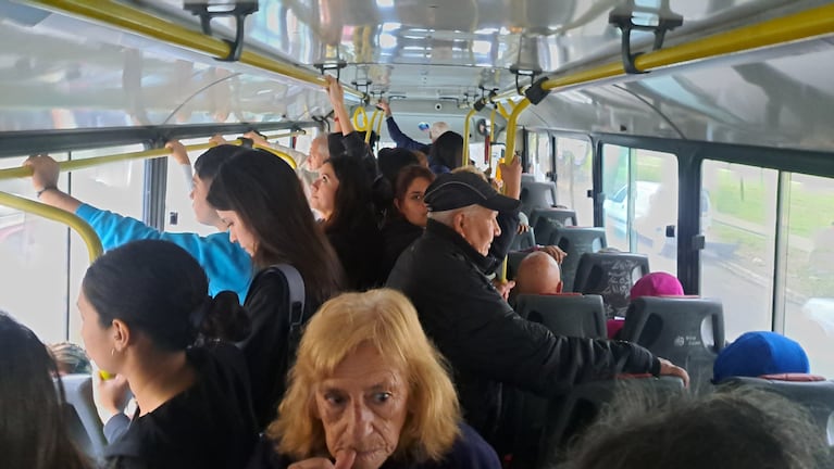 Un mes después y pese a las promesas, las mismas demoras en el transporte urbano