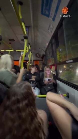 Fans de Chayanne cantaron en el colectivo