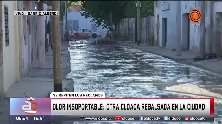 Río de cloacas en Córdoba: el agua se metió adentro de una casa