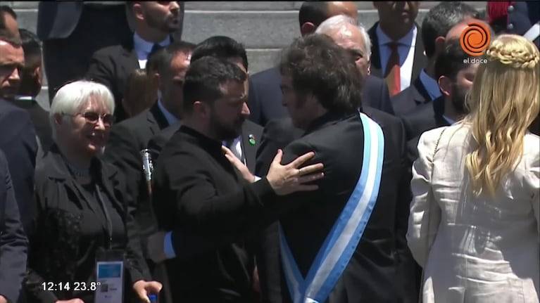 El prolongado abrazo de Milei con Zelenski