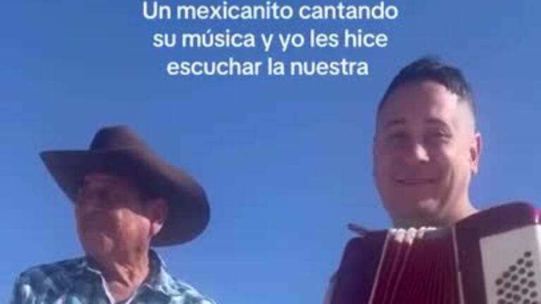 El cruce épico de Diego Olmos con un acordeonista en México