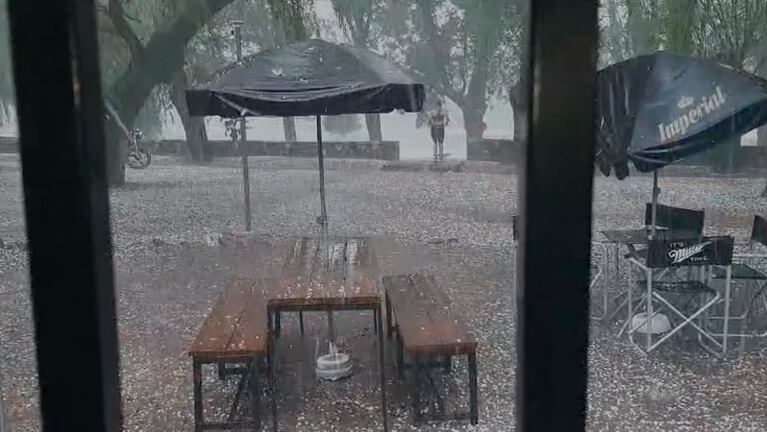 El granizo sorprendió a Córdoba en medio del calor agobiante