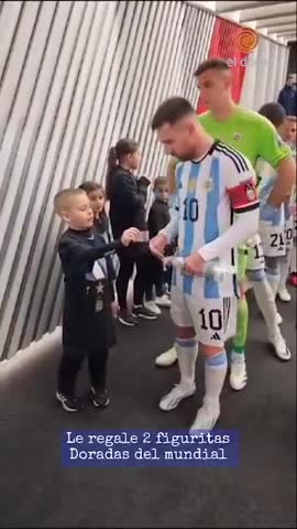 El tierno regalo de un nene a Messi