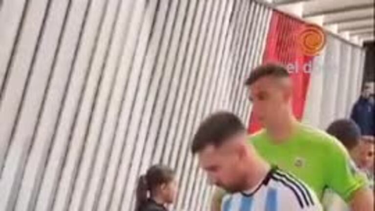 El tierno regalo de un nene a Messi