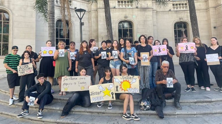 “Era buena amiga”: las compañeras de Agustina marcharon para pedir justicia por la tragedia de Rosario