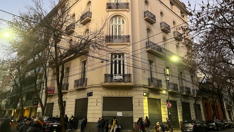 El Doce en Buenos Aires: desazón y angustia K en la vigilia frente a la casa de Cristina Kirchner