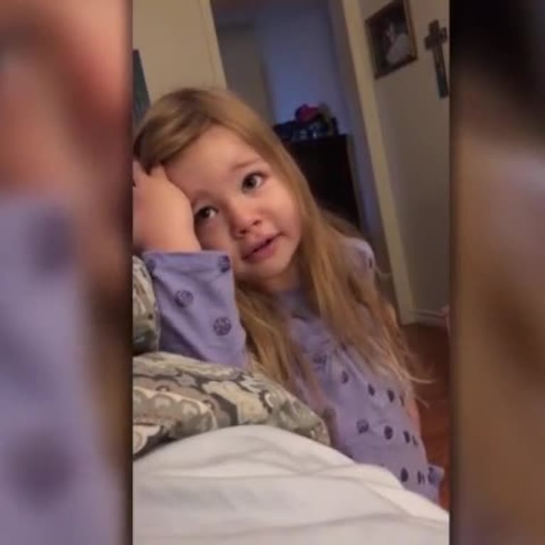 Una nena retó a su papá por el estado del baño