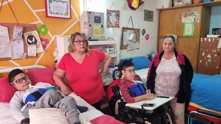 El drama de Nehemías, el nene que dejó de ir a la escuela por no tener una silla de ruedas