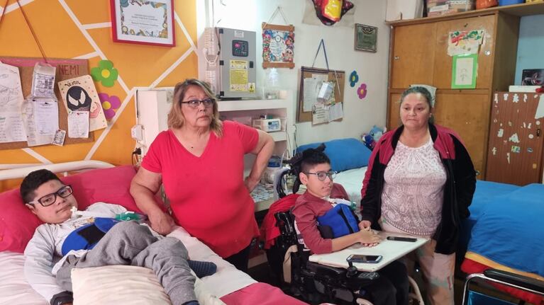 El drama de Nehemías, el nene que dejó de ir a la escuela por no tener una silla de ruedas