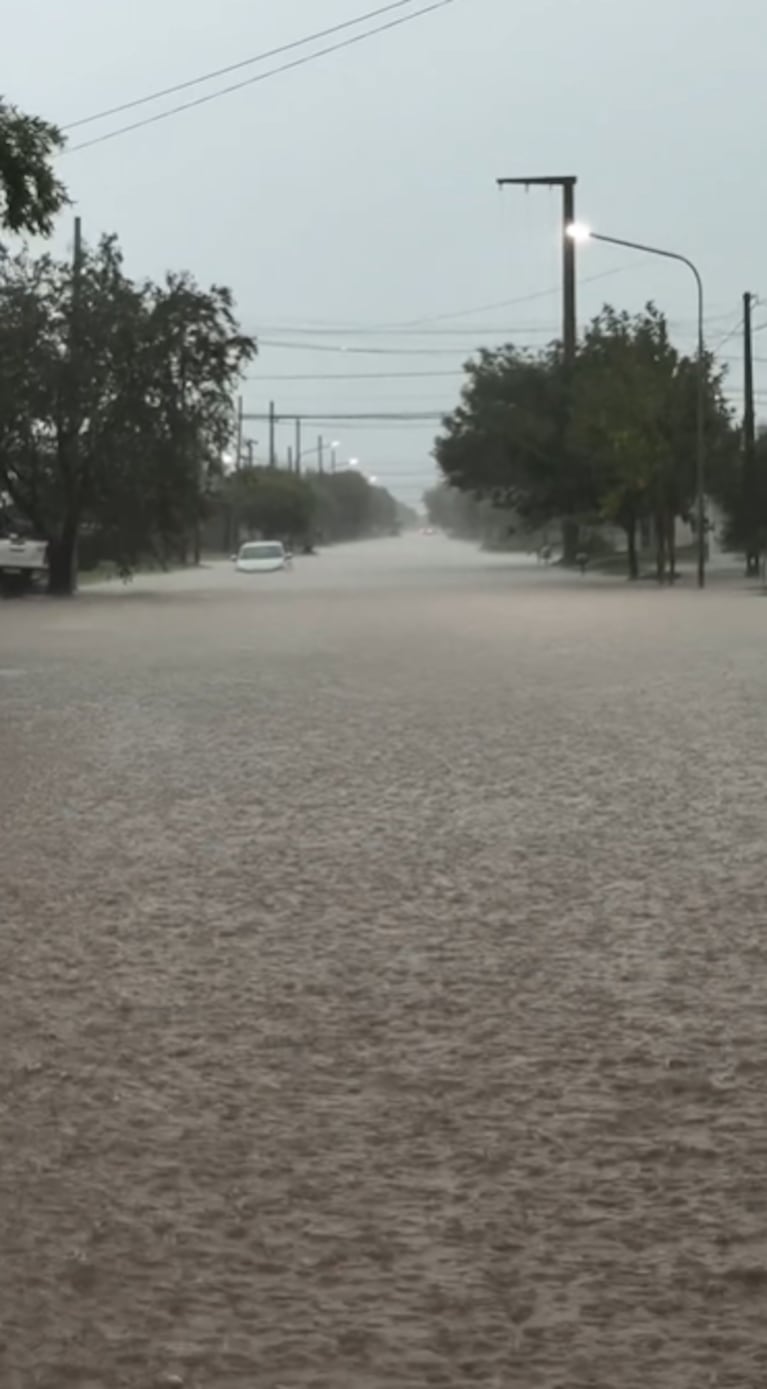 Vicuña Mackenna bajo el agua tras una intensa tormenta