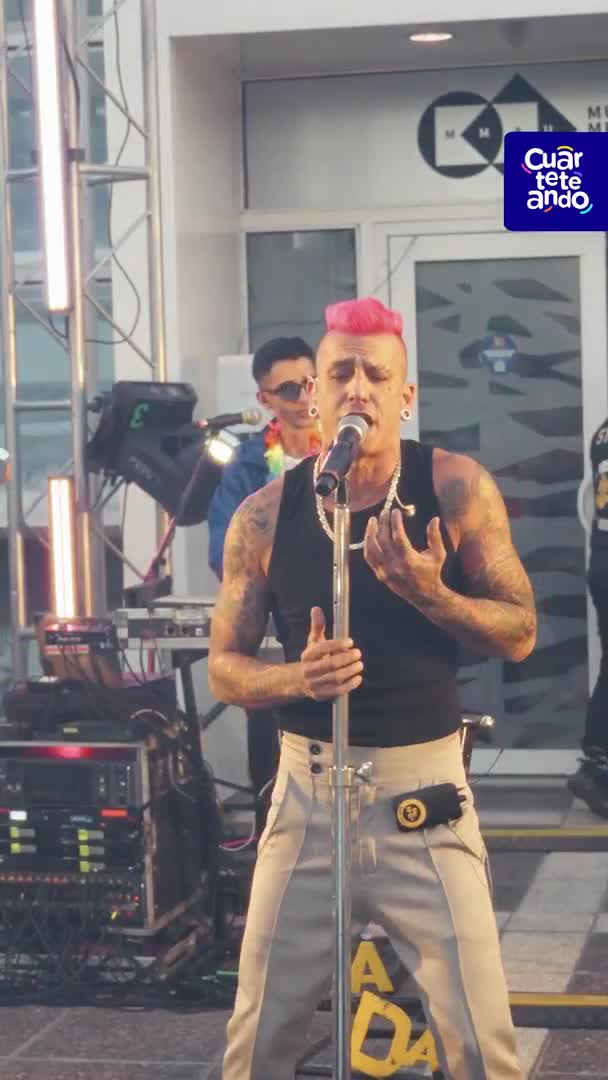 Monada estrenó 16 temas grabados en vivo en Plaza España
