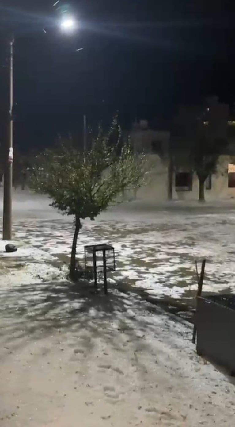 Las lluvias dejaron un río de granizo en Córdoba