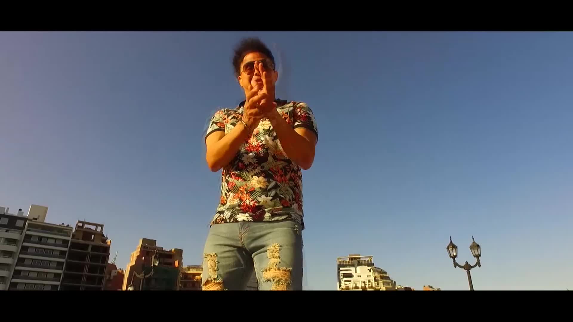 Jean Carlos le canta a la familia y a la Navidad