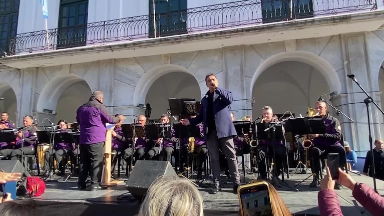 Ale Ceberio llenó de cuarteto la Plaza San Martín