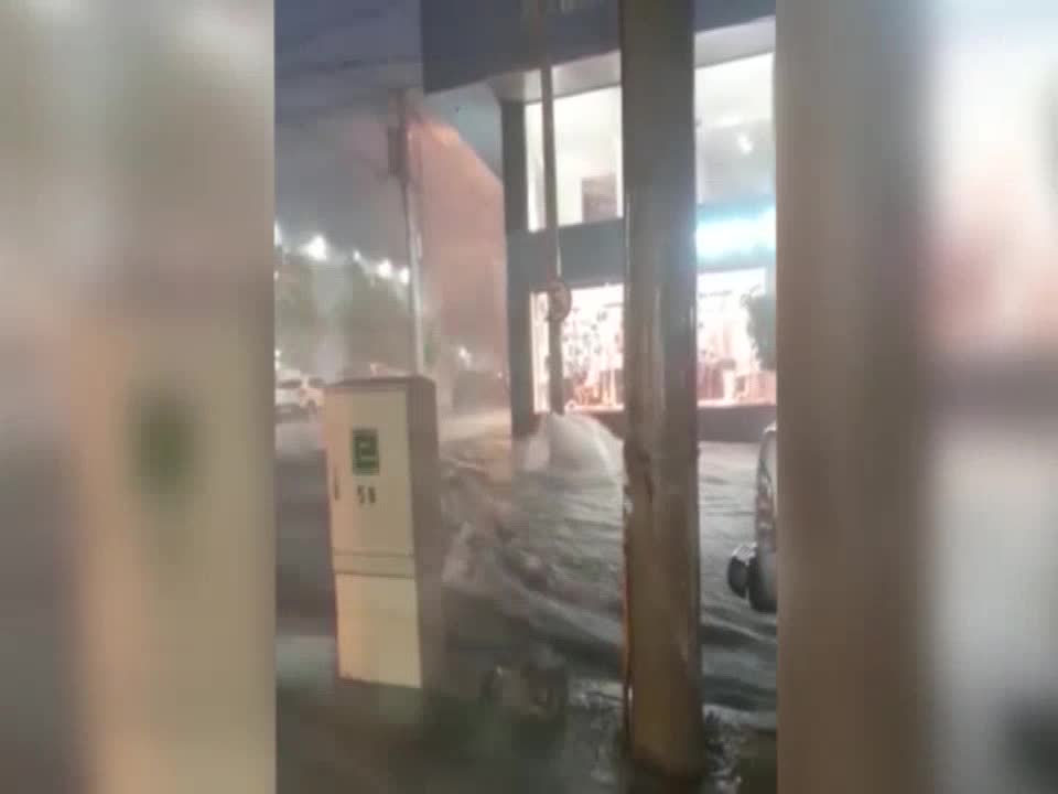 Fuerte tormenta inundó el centro de Carlos Paz