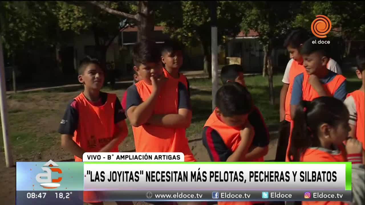 Juegan al fútbol y se quedaron sin pelotas 