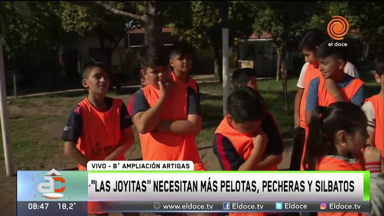 Juegan al fútbol y se quedaron sin pelotas